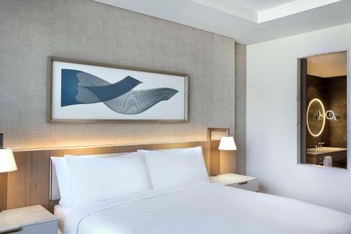  Hilton Abu Dhabi Yas Island -  Chambre  photo :    Tea/Coffee maker    Shower    Bath                            