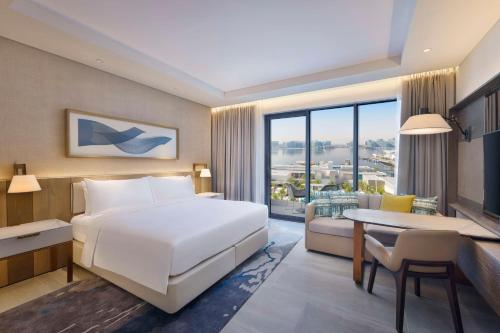  Hilton Abu Dhabi Yas Island -  Chambre  photo :   Tea/Coffee maker    Shower    Bath                           