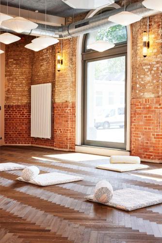a room with mats on the floor in a brick wall at Telegraphenamt in Berlin