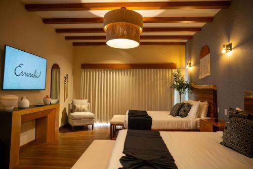 Televisyen dan/atau pusat hiburan di Emmalu Hotel Boutique
