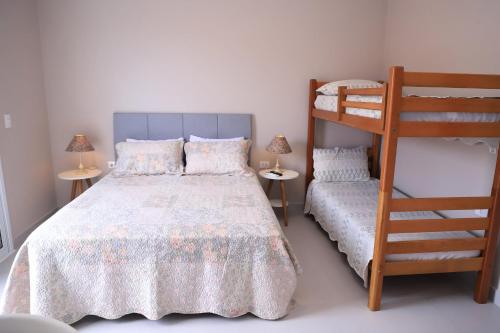 a bedroom with a bunk bed and a ladder at Pousada Recanto Vô Fredo in Guaratuba