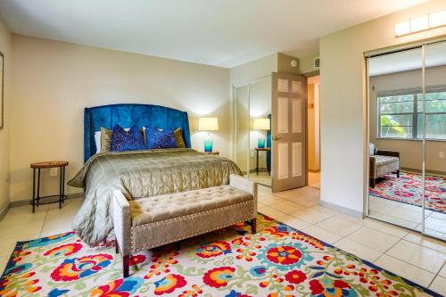 Кровать или кровати в номере Casselberry Vacation Rental Condo on Lake Howell!