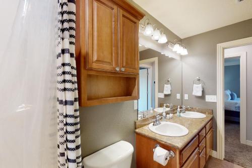 a bathroom with two sinks and a shower at Windsor Retreat in Bentonville