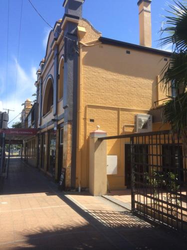 El edificio en el que está el hotel