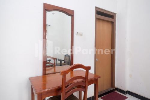 Gallery image of Hotel Limaran 1 Syariah Malioboro Mitra RedDoorz in Sentool