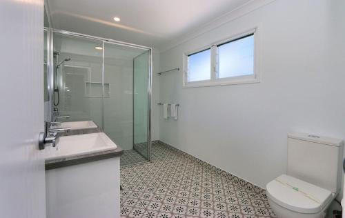 Ένα μπάνιο στο The Beach House 16 Clarke Street Bargara