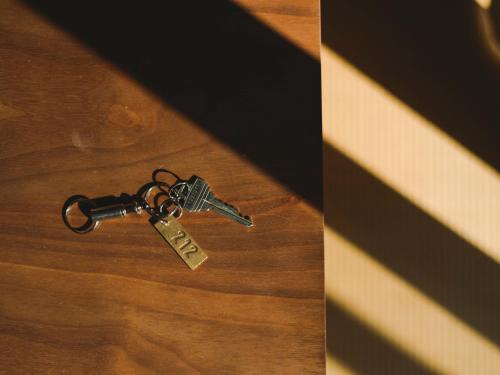 a bunch of keys sitting on a wooden table at guesthouse SHIBAFU in Kamakura
