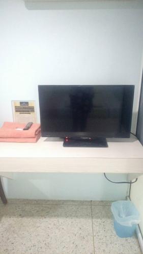 a computer monitor sitting on top of a desk at IsYou Sabye ห้องพักรายวัน รามคำแหง in Ban Zong Katiam