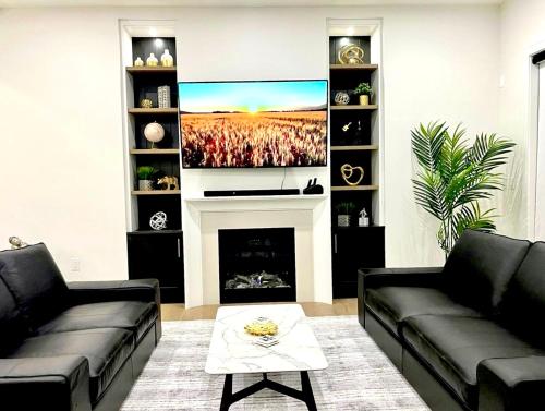 a living room with a fireplace and a tv at Stylish, Glamorous & Serene 6BR Villa, Near Vancouver, Oasis for Groups and Large Families in Langley