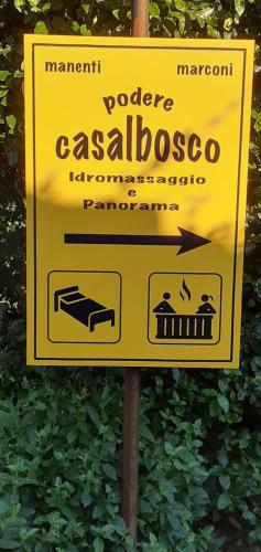 a yellow sign for a garbage casseroleazaaza at Podere Casalbosco - Idromassaggio e panorama in Rapolano Terme