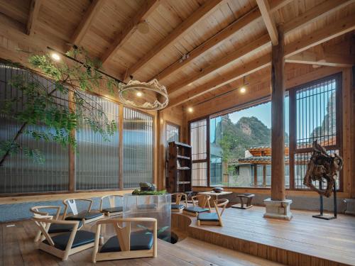 a living room with a glass table and chairs at 雾里观阵山 Foggy Valley in Zhangjiajie