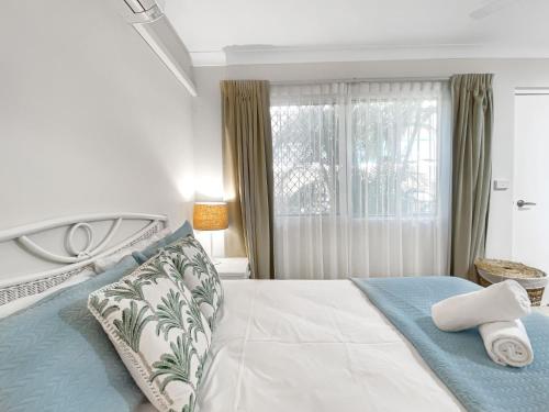 a bedroom with a large bed and a window at Sails on Horseshoe Apartment 5 in Horseshoe Bay