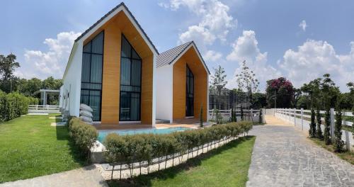 Zahrada ubytování บ้านพูลวิลล่าเขาใหญ่ The Overflow