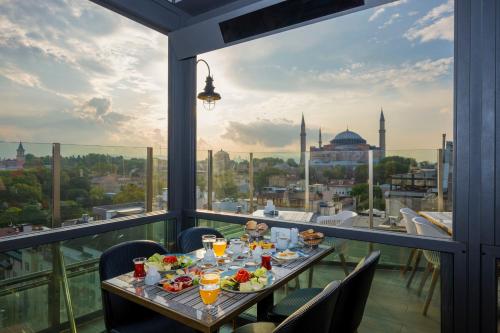 Eten bij of ergens in de buurt van het hotel

