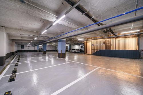 an empty parking lot in a parking garage at Brown Dot Hotel Daegu Suseong in Daegu