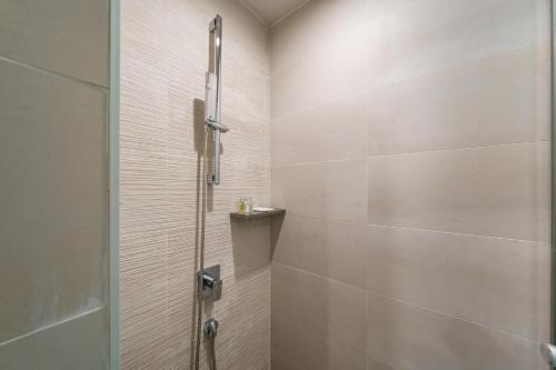 a bathroom with a shower with a glass door at Brown Dot Hotel Daegu Suseong in Daegu