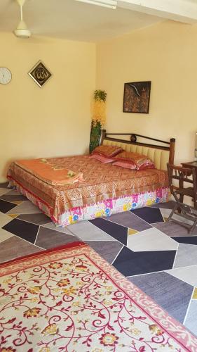 a bedroom with two beds and a checkerboard floor at Roomstay "Ghumah Uwan" in Batu Kikir