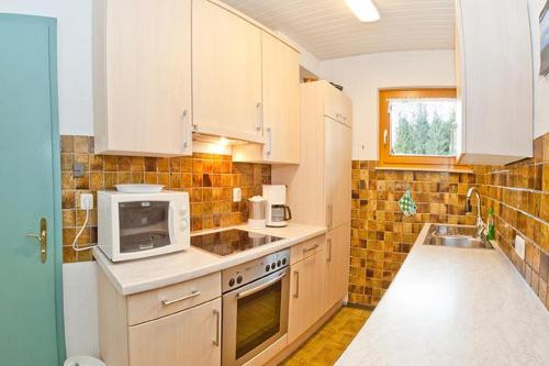 Dapur atau dapur kecil di Feriendorf Reichenbach - Bgm.-Martin-Str. 19