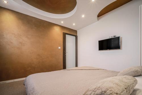 Apartments By Pyramid: Elisabeth
