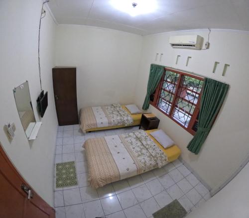 Postel nebo postele na pokoji v ubytování Green Purwosari Guest House Jogja