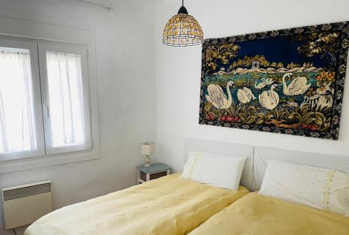 a bedroom with a bed and a painting on the wall at Piso junto universidad y Hospital Clínico in Zaragoza
