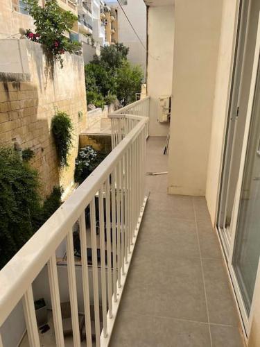 شرفة أو تراس في Mensija