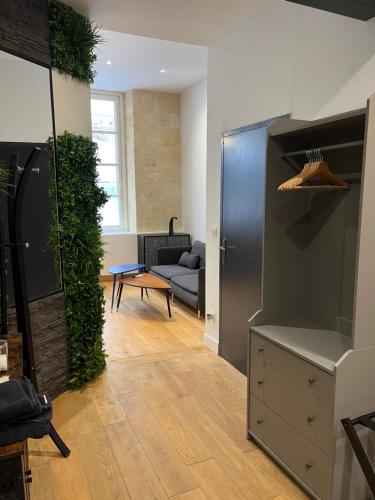 La Suite Triangle d'or Parties communes sous vidéo surveillance Pas de cuisine