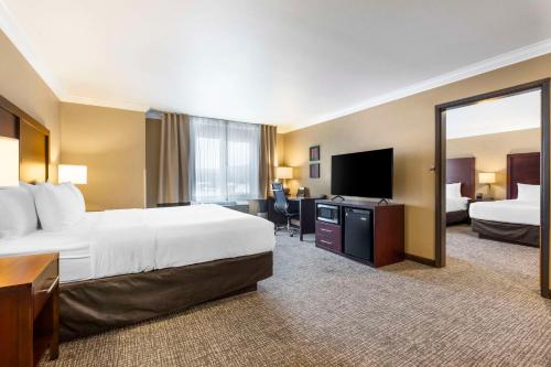 a hotel room with a large bed and a large mirror at Comfort Inn & Suites Redwood Country in Fortuna