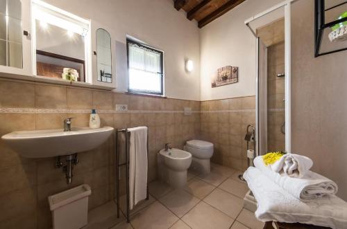 a bathroom with a sink and a toilet at Villa Le Ripe Apartments in Gambassi Terme