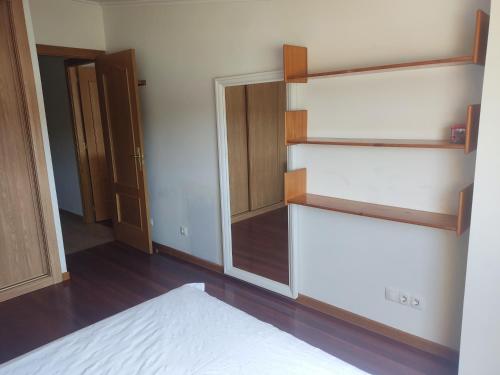 an empty room with shelves and a bed in it at Habitación doble en Salceda de Caselas in Parderrubias