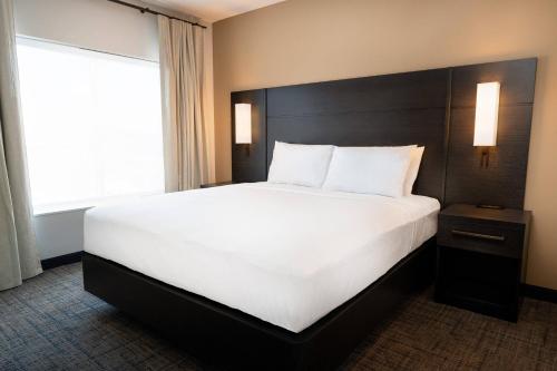 Letto o letti in una camera di Residence Inn by Marriott Louisville Old Henry