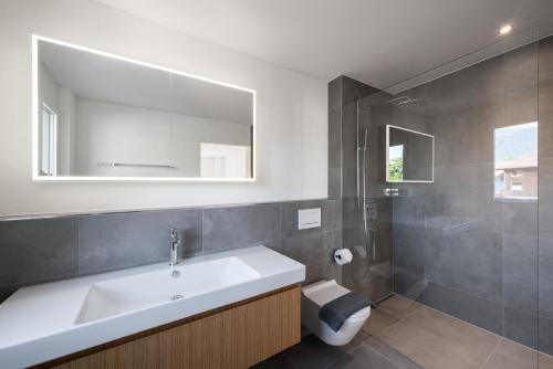 Koupelna v ubytování Neubauwohnung mit Lift in Matten