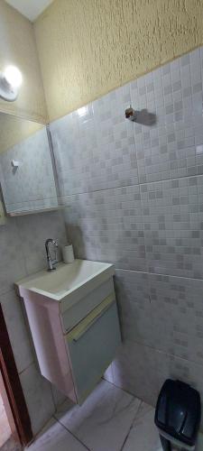 a bathroom with a sink and a shower at Quitinete pé na praia Ap 201 in Rio das Ostras
