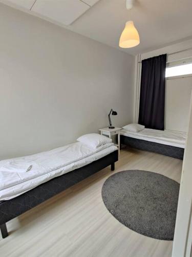 Postel nebo postele na pokoji v ubytování Kotimaailma Furnished Apartment with sauna