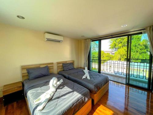 Ένα ή περισσότερα κρεβάτια σε δωμάτιο στο Black Pearl Villa Wongamat