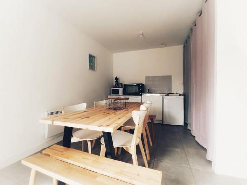 Photo de la galerie de l'établissement Maison Mimosa avec jardin clos - plage à 500m, à Chaucre