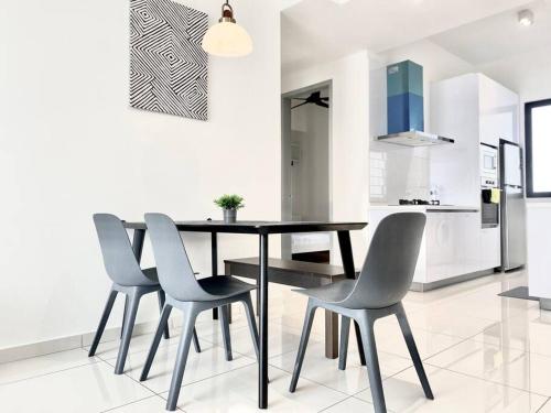 Kuchyň nebo kuchyňský kout v ubytování Beacon Executive Suites #Minimalist #SkyPool #Georgetown #6pax #2BR 2bath #3 Queen #Quality well maintained #Private host
