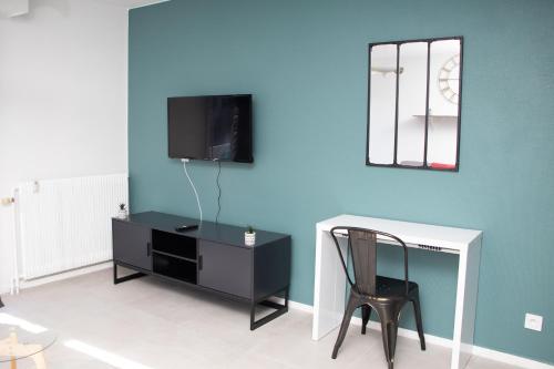 TV/Unterhaltungsangebot in der Unterkunft Studio tout équipé centre-Ville proche de la gare