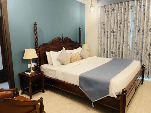 Posteľ alebo postele v izbe v ubytovaní 35 Sahakar Suites-A Luxury Aparthotel in Jaipur