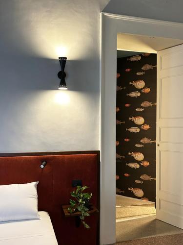 a room with a bed and a wall with a wall with a closet at Roiss Haus Suites in Lecce