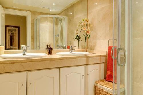 Frontline Beach Apartment - Sinfonia del Mar