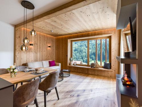 a dining room and living room with a table and chairs at Das Bergjuwel in Auffach