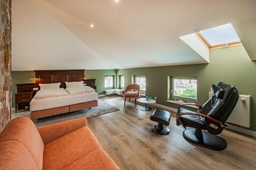 a bedroom with a bed and a couch at Strandhotel Heringsdorf in Heringsdorf