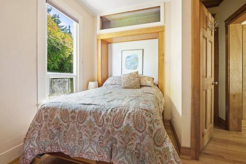 a bedroom with a bed and a window at Geneva Retreat in Bellingham