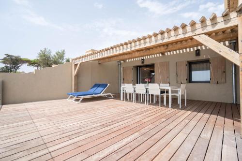 Balkoni atau teres di EDEN VILLA
