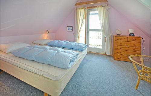 a bedroom with a bed and a dresser and a window at Beautiful Home In Thisted With 3 Bedrooms, Sauna And Wifi in Nørre Vorupør