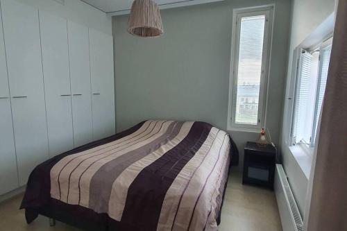 Llit o llits en una habitació de Cosy apartment in Tampere suburb