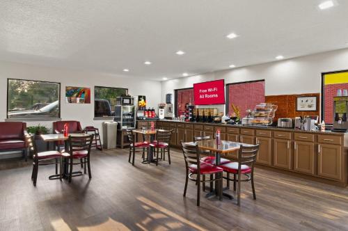 Χώρος καθιστικού στο Red Roof Inn Baldwin