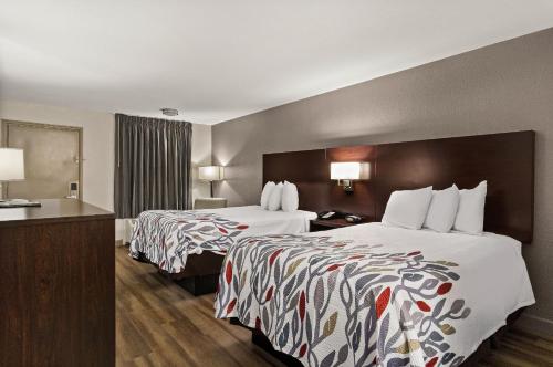 Ένα ή περισσότερα κρεβάτια σε δωμάτιο στο Red Roof Inn Baldwin