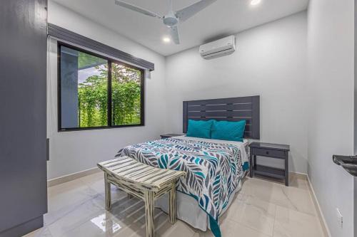 a bedroom with a bed and a window at Casamar Villa's in Uvita